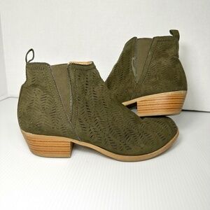 Report Kettlecorn Olive Green Suede Cutout Ankle High Wedge Heel Bootie Sz 6
